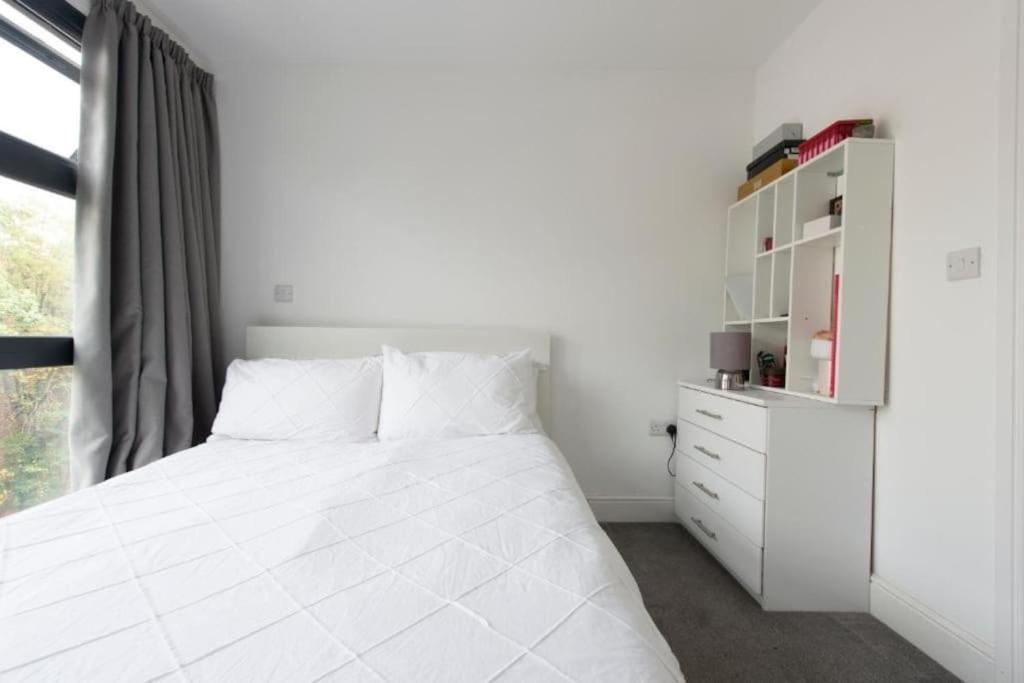 Apartamento Modern Large 2 Bed Near Station Londres