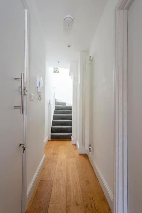 Apartamento Modern Large 2 Bed Near Station *