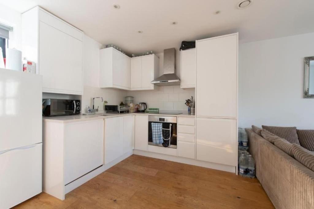 Apartamento Modern Large 2 Bed Near Station